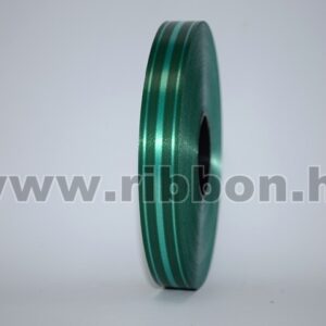 MU-2-111116-35 Dekorációs műanyag csíkos mintázatú kötöző szalag [2cm x 100m] sötétzöld